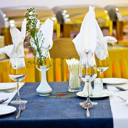 Hotel 7 Mile Yangon Dış mekan fotoğraf