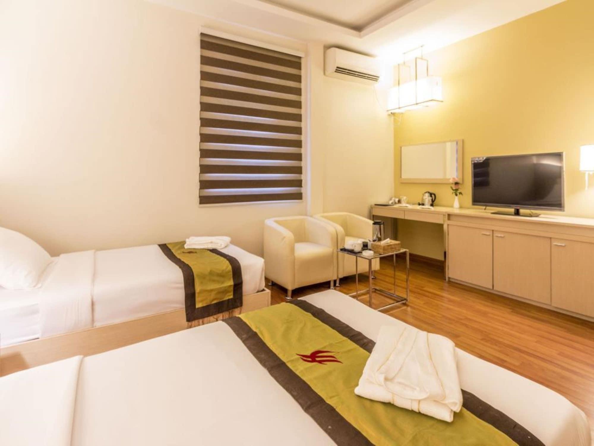 Hotel 7 Mile Yangon Dış mekan fotoğraf