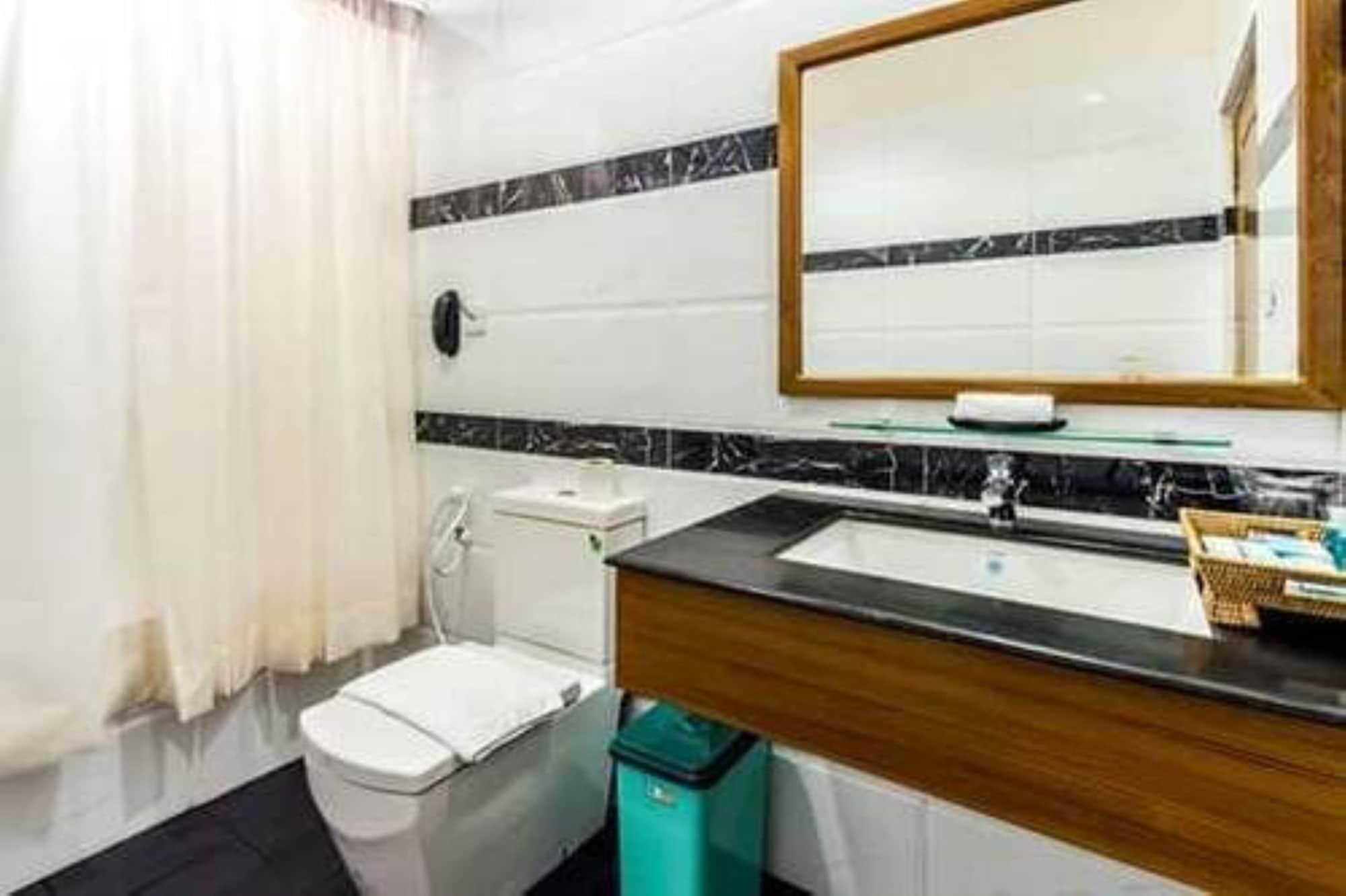 Hotel 7 Mile Yangon Dış mekan fotoğraf