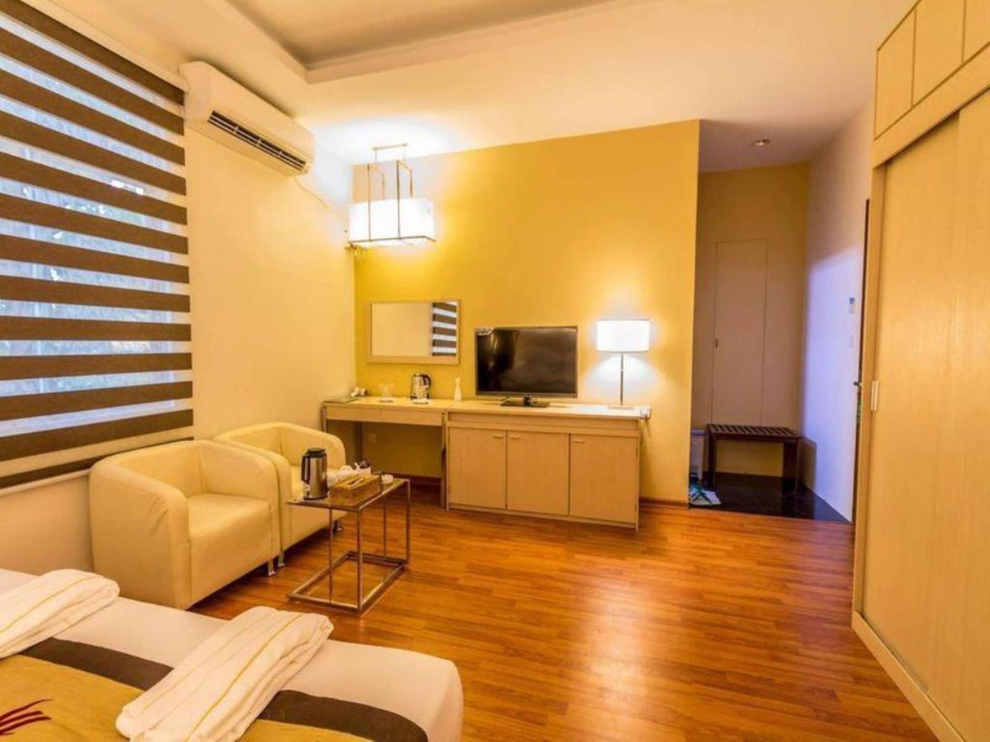 Hotel 7 Mile Yangon Dış mekan fotoğraf
