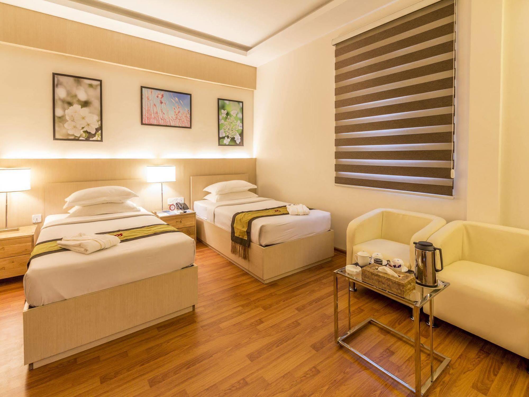 Hotel 7 Mile Yangon Dış mekan fotoğraf