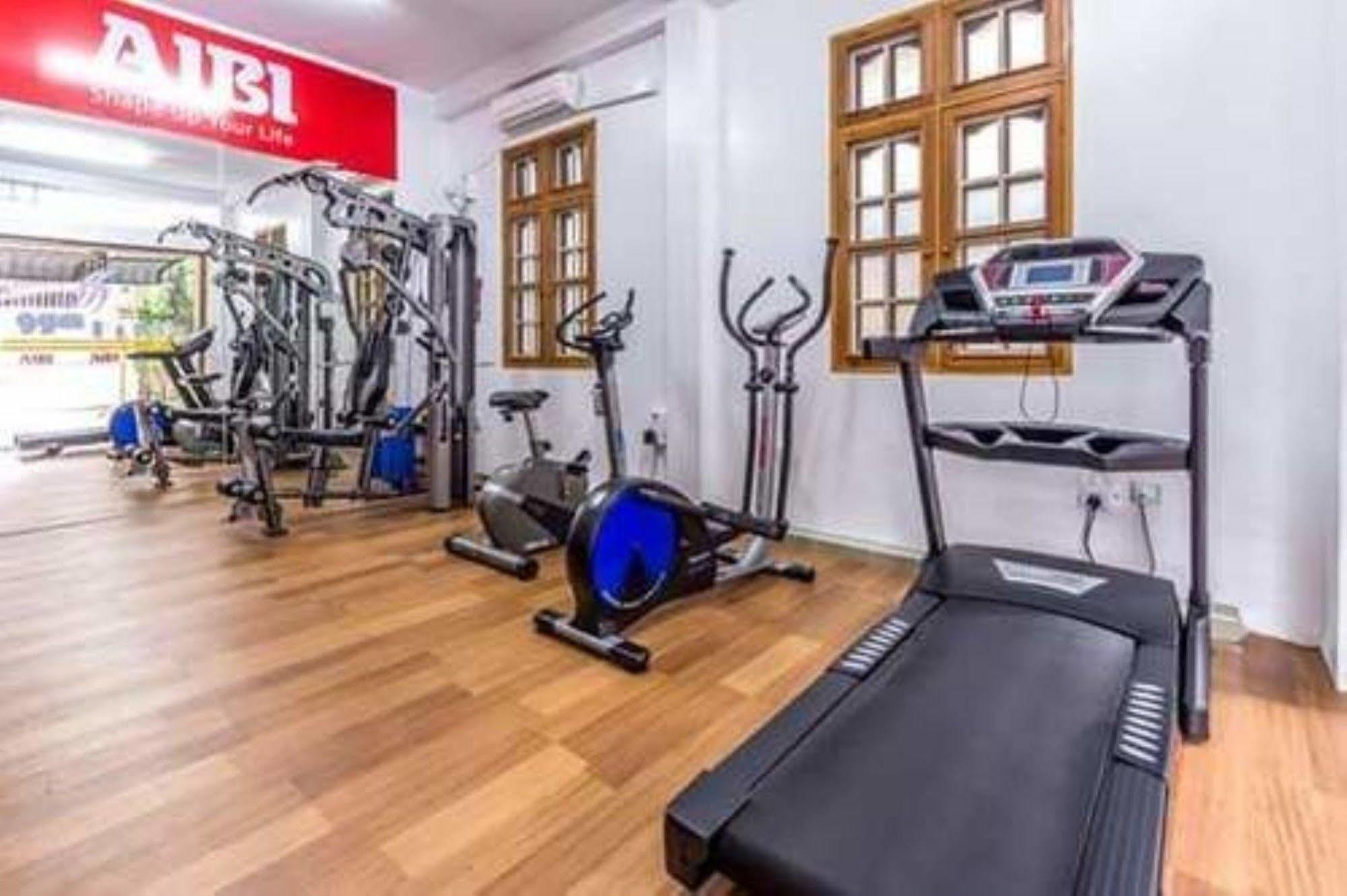 Hotel 7 Mile Yangon Dış mekan fotoğraf